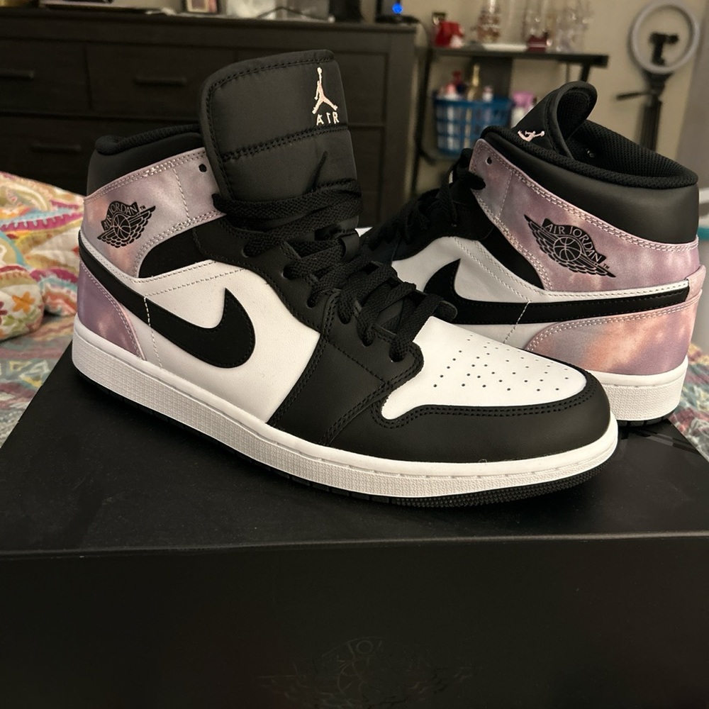 Jordan 1 Mid SE “Tie Dye”